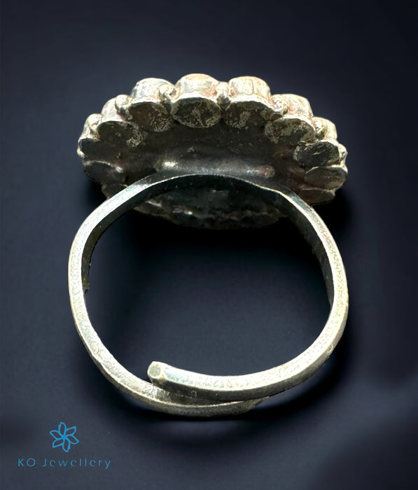 The Samyak Silver Kemp Finger Ring