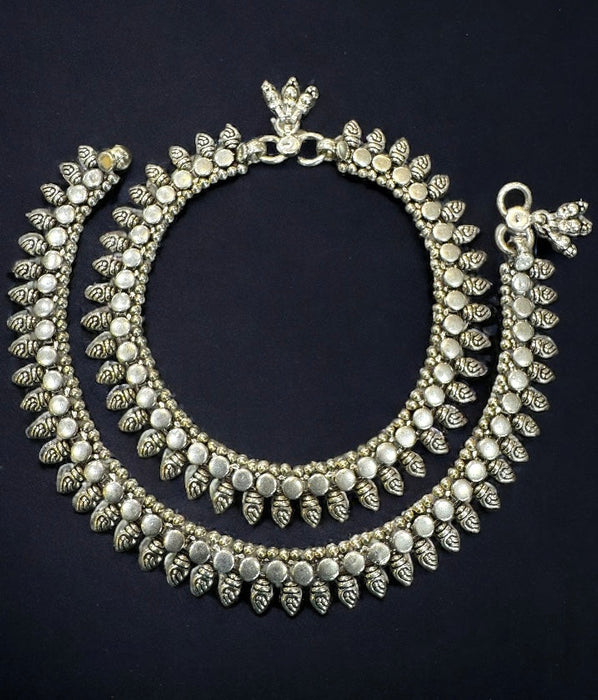 The Yudhvan Plain Silver Bridal Anklets