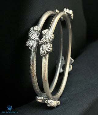 The Daman Silver Peacock Bangle (Size/ 2.6)