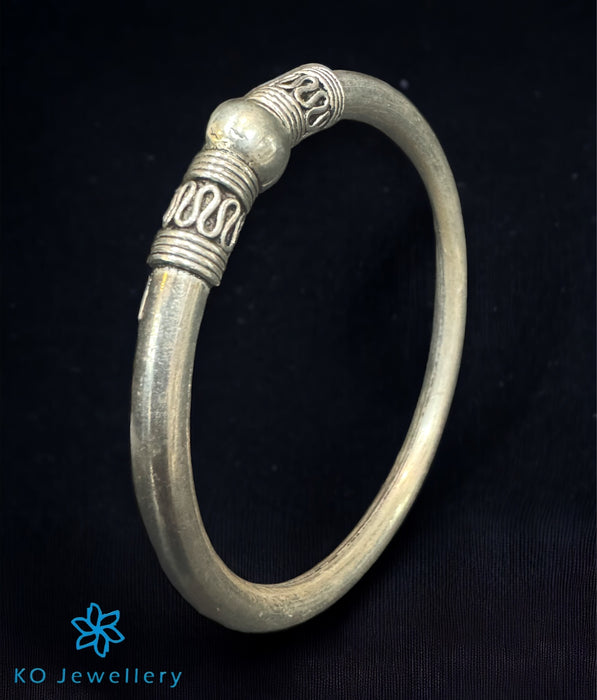 The Dvay Silver Antique Openable Bracelet (Size 2.3)