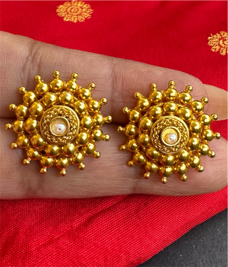 The Chakratiya Silver Earstuds (Pearl)