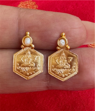 The Sadara Silver Kasu Lakshmi Earstuds (Pearl)