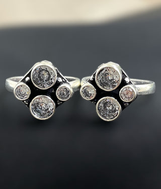 The Vinyas Gemstone Silver Toe-Rings