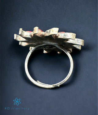 The Keya Silver Kemp Finger Ring (Oxidised)