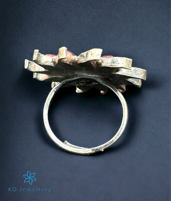 The Keya Silver Kemp Finger Ring