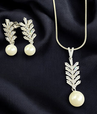 The Trigon Silver Pearl Pendant Set