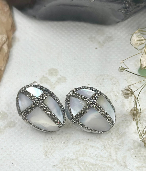 The Silver Marcasite Earstuds (Mother of Pearl)