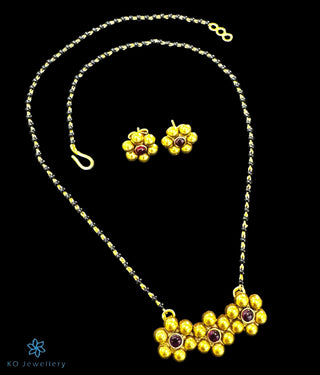 The Varunavi Silver Kempu Necklace & Earrings