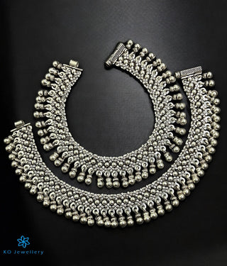 The Amyra Silver Antique Anklets