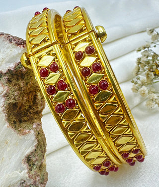 The Pratiksha Silver Kemp Openable Kada Bracelet (Red/Size 2.6)