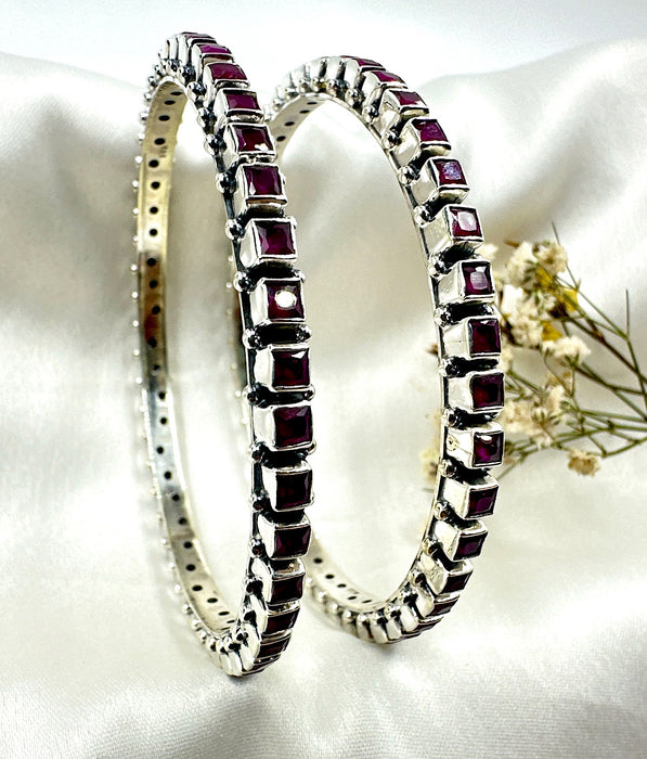 The Silver Gemstone Bangle (Red/Size 2.6)