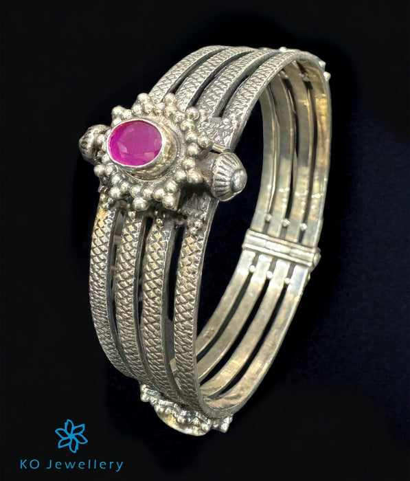 The Pratha Silver Antique Openable Bracelet (Size 2.6)