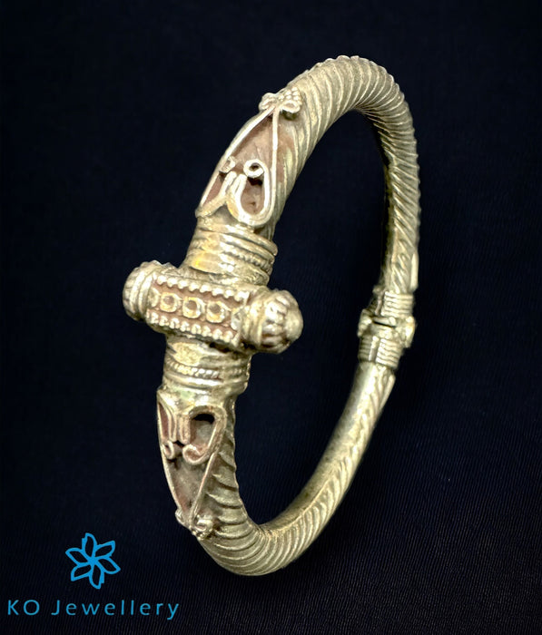 The Virag Silver Antique Openable Bracelet (Size 2.4)
