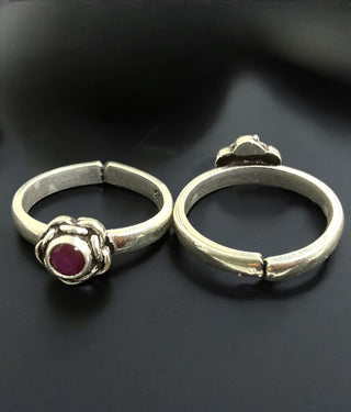 The Aakara Silver Gemstone Toe-Rings (Red)