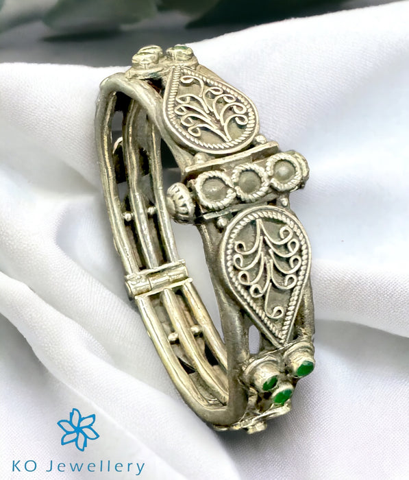 The Jai Silver Antique Openable Bracelet (Size 2.4)