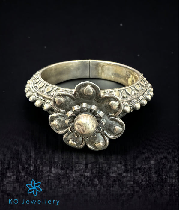 The Vihag Silver Antique Openable Bracelet (Size 2.6)