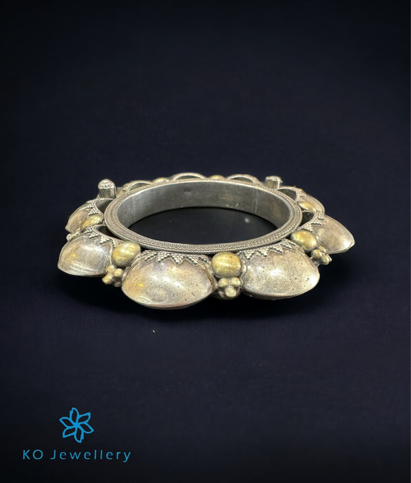 The Zinal Silver Antique Openable Bracelet (Size 2.6)