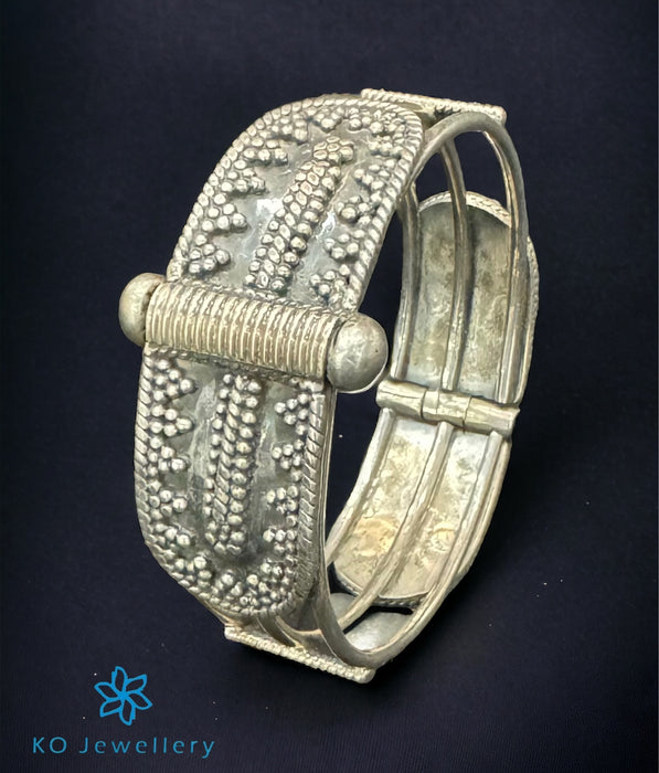 The Jagathi Silver Antique Openable Bracelet (Size 2.3)