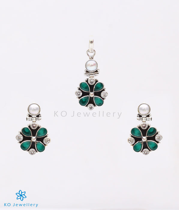 Handmade silver and green zircon pendant set for day wear