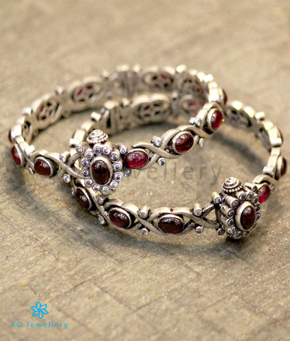 The Akriti Silver Kemp Bracelet (Red/Oxidised/Size/2.2/2.4/2.6/2.8 )