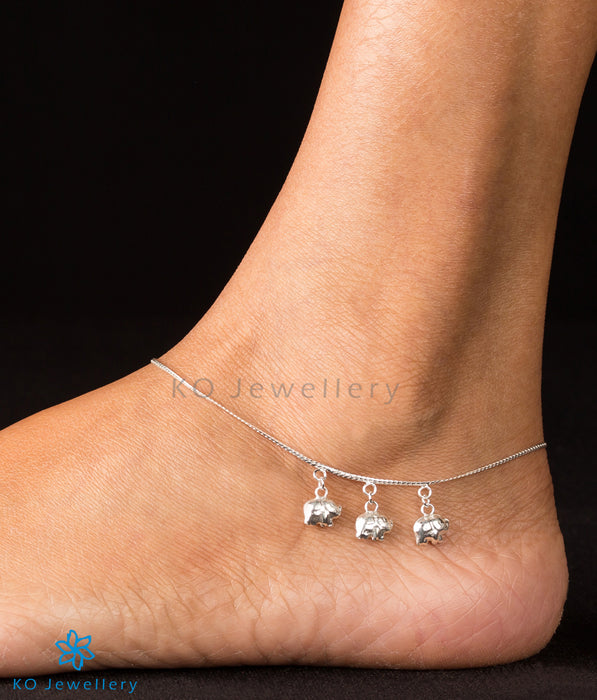 Delicate silver pattilu with cute elephant charms