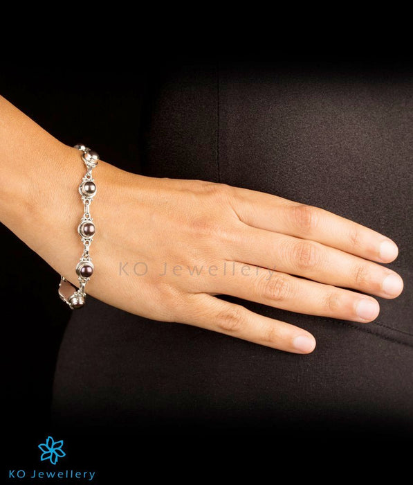 The Prisha Silver Pearl Bracelet (Black)