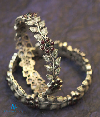 The Samhat Silver Bangle (Oxidised/Size 2.2/2.4/2.6/2.8)