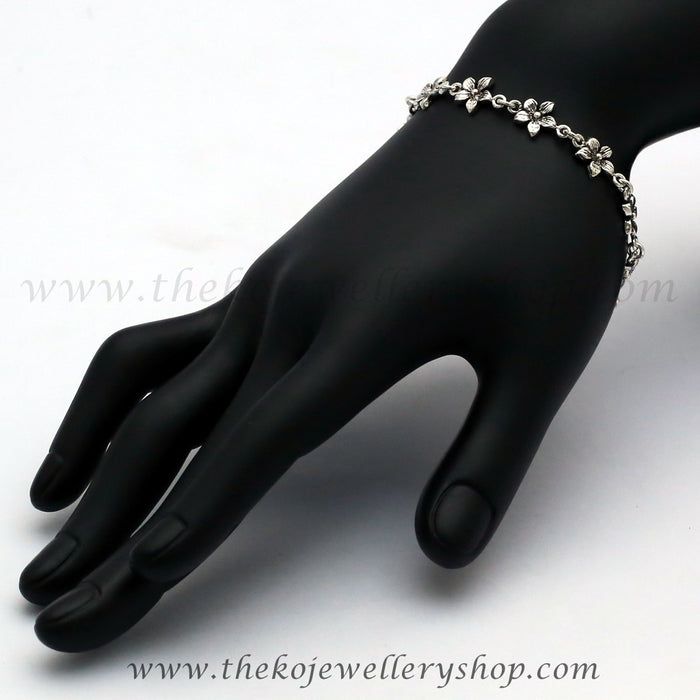 beautiful looking bracelet for hands well crafted silver