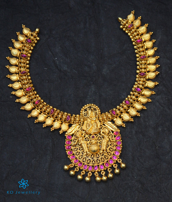 The Avyukta Silver Necklace