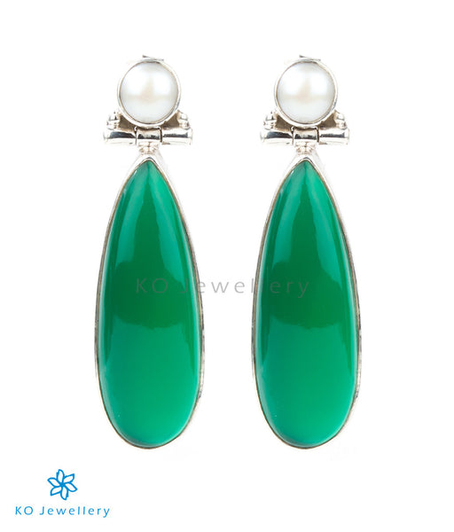 Pearl and green onyx dangling earrings online