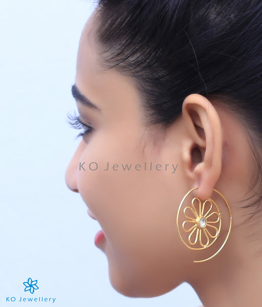 Minimalistic and sophisticated glass polki earrings