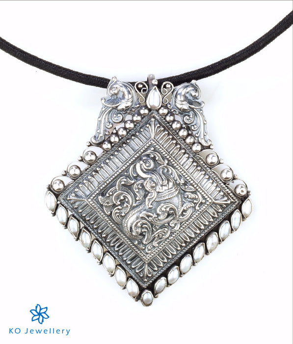 The Varga Silver Nakkasi Pendant(Pearl)