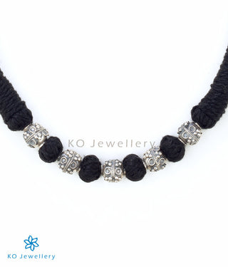 The Preshti Silver Thread Necklace (Black)