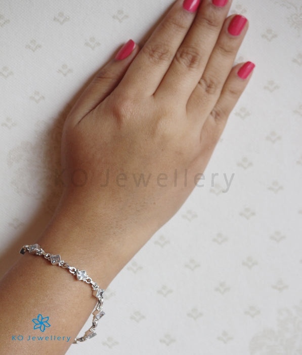 The Pahal Silver Gemstone Bracelet (White)