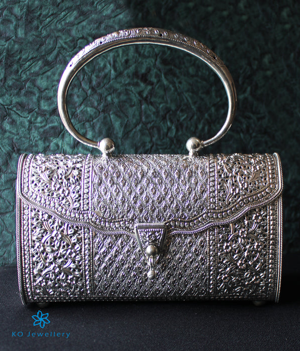 Kesardeep Impex Female Silver Purse In 925 Sterling Silver Pure Designer  Handclutch at Rs 45000/piece in Jaipur