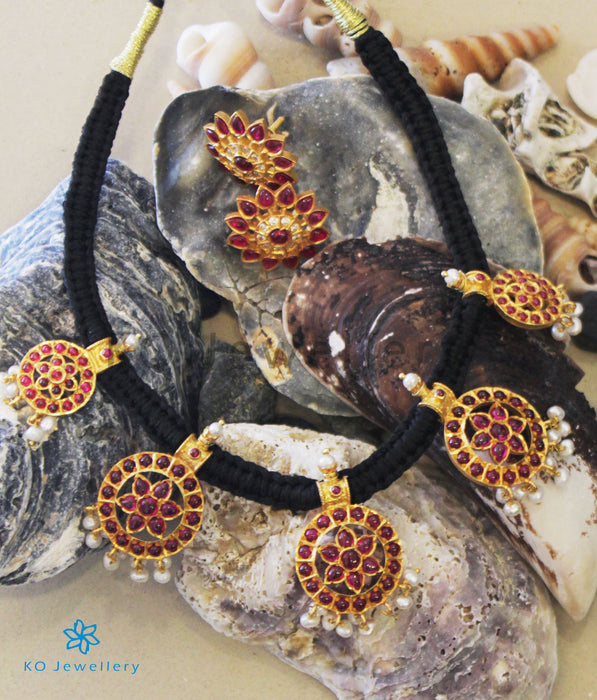 The Mandala Silver Thread Necklace (Black)