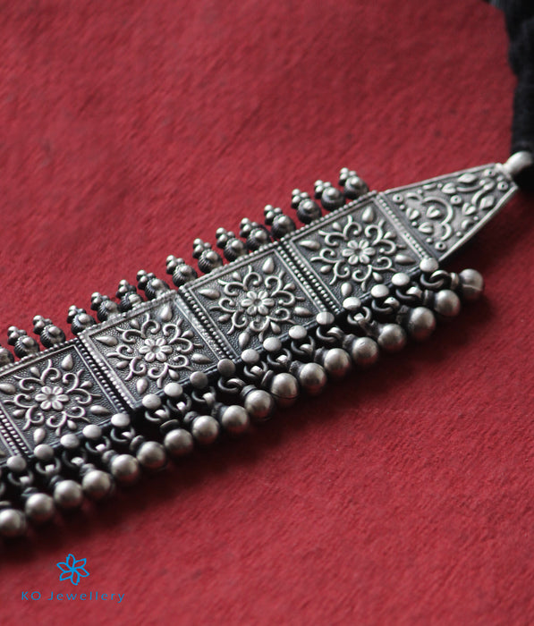 The Varun Silver Floral Necklace
