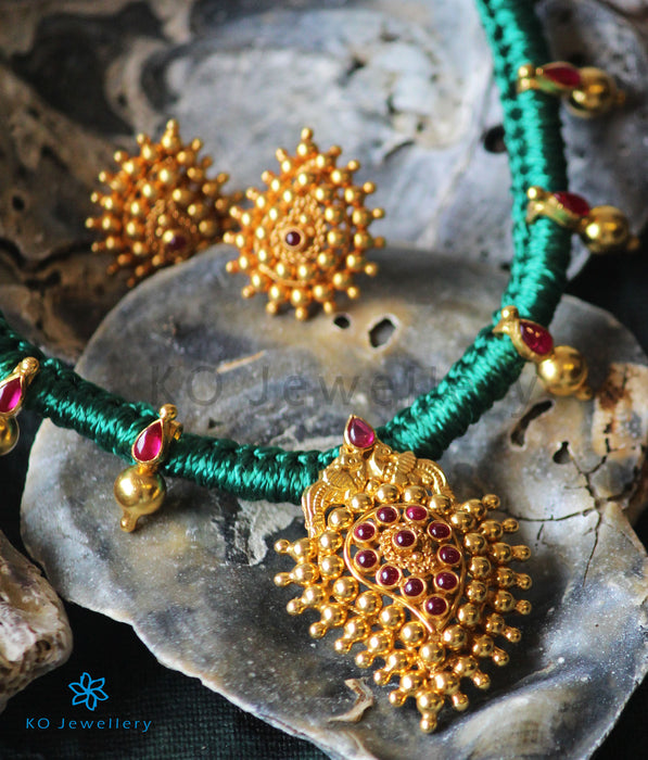 The Amravana Silver Paisley Ornate Thread Necklace (Green)