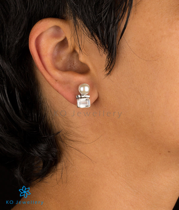 The Parth Silver Earstuds(White)