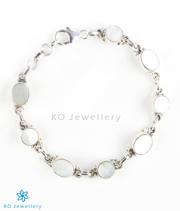 Stunning mother of pearl charm bracelet
