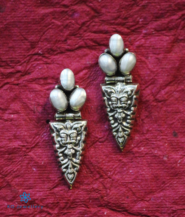 The Bhiti Silver Earrings (Pearl)