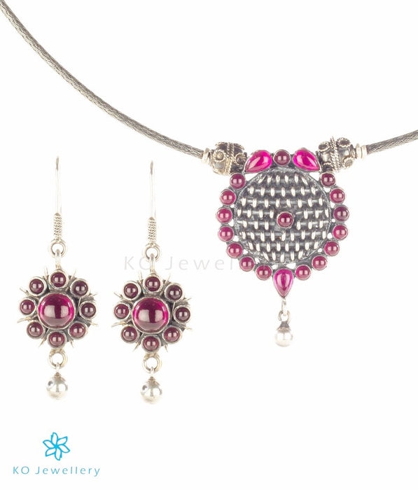 The Nivritti Silver Necklace Set