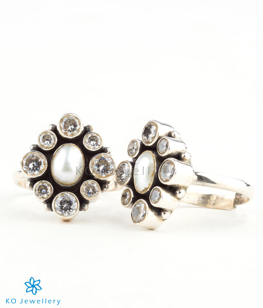 Beautifully decorated pearl and silver toe-ring online shopping India