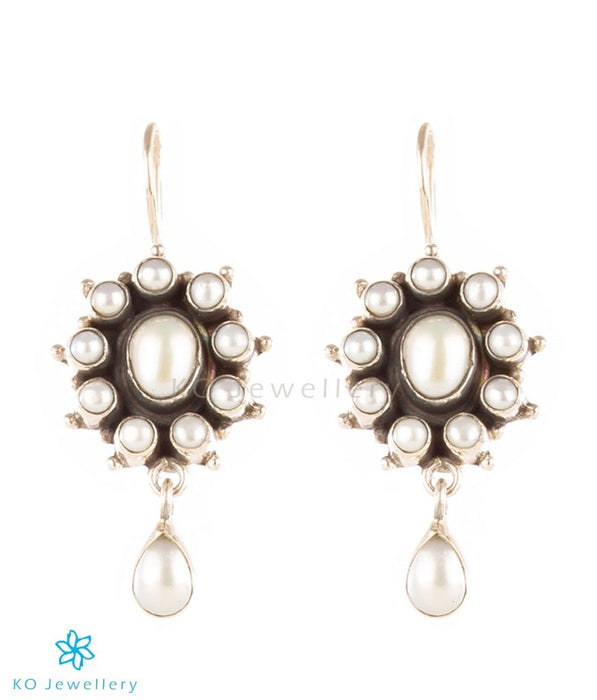 The Amrita Silver Earrings (Pearl)