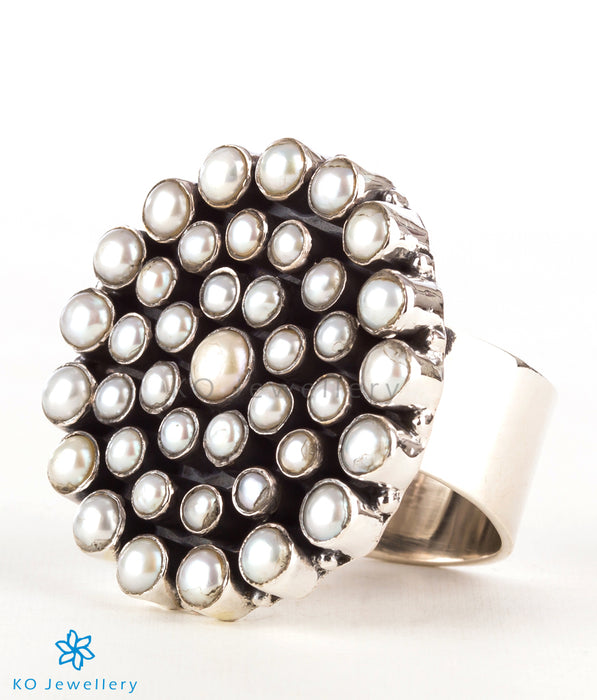 The Amrita Silver Gemstone Cocktail Finger-ring (Pearl)