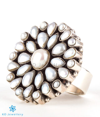 The Divit Silver Gemstone Cocktail Finger-ring (Pearl)
