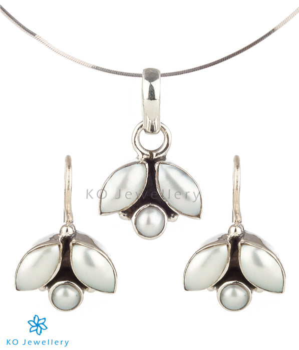 The Shyna Silver Gemstone Pendant Set(Pearl)