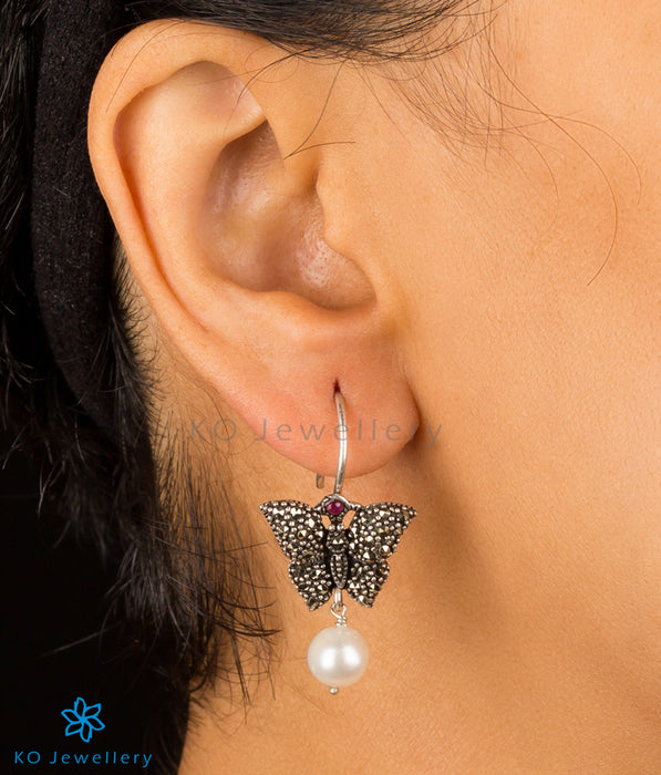 The Tittli Mercasite Silver Earrings (Pearl)