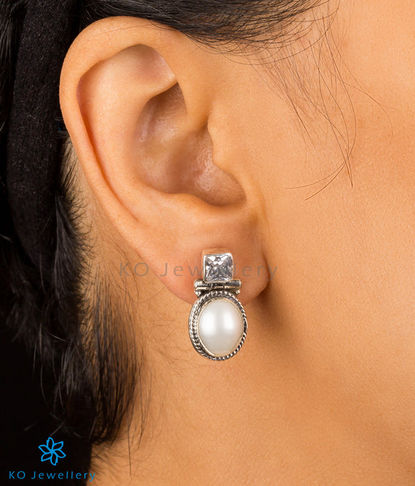 The Pratham Silver Gemstone Earrings(Black)