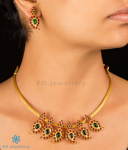 paisley motif gold plated Indian bridal jewelry set